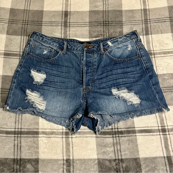 H&M Pants - EUC H&M Medium Wash High Rise Distressed Denim Shorts, Size 12, 4-Button Closure